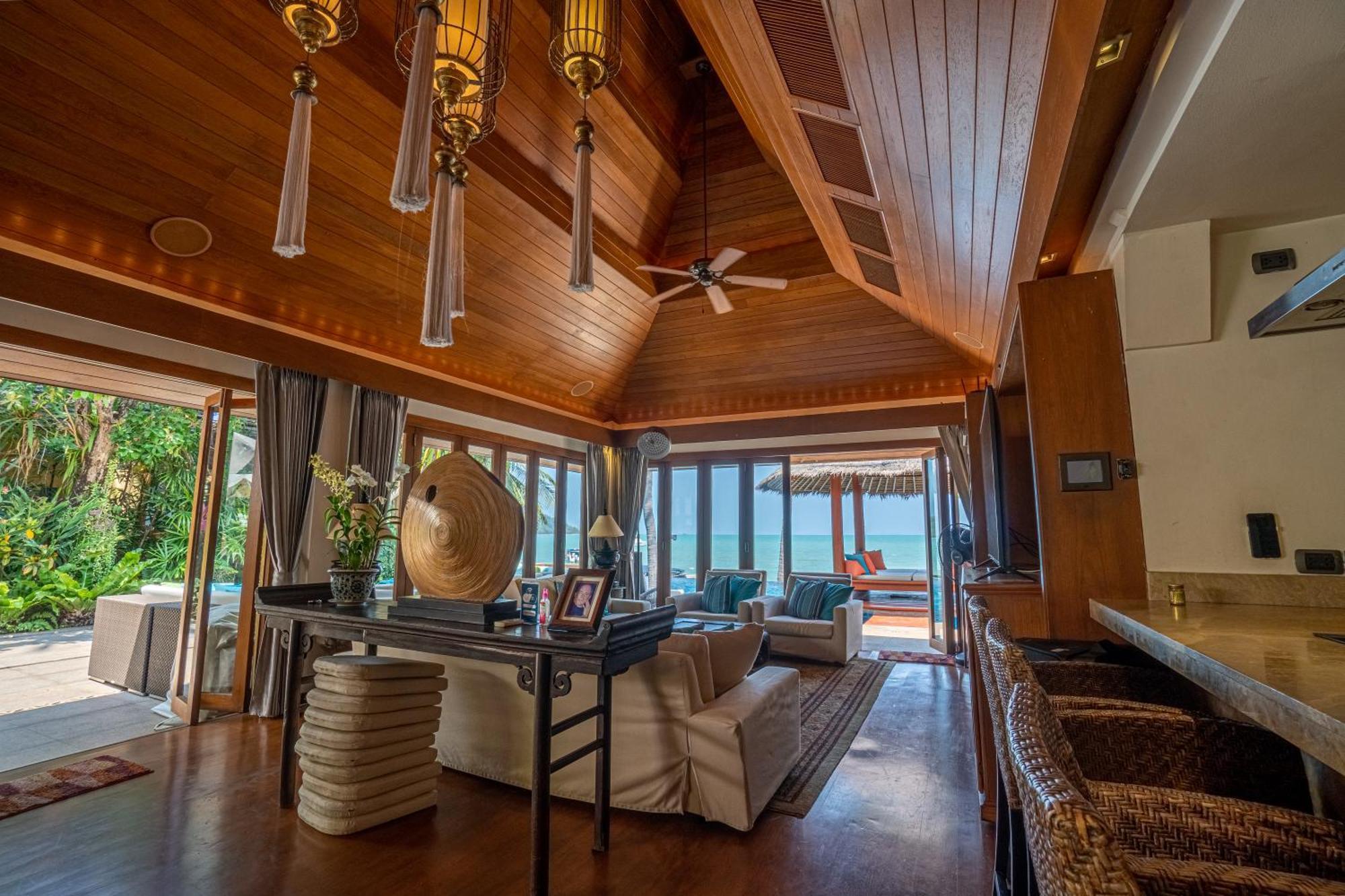 Upni Duniya - Luxury, Beachfront 9-Suites Villa Bang Rak Beach  Eksteriør bilde
